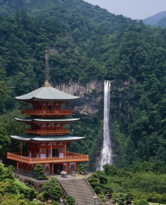 那智の滝と三重塔