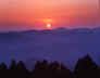 熊野の山並みに沈む夕日