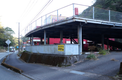 パチンコ東京勝浦店立体駐車場の画像